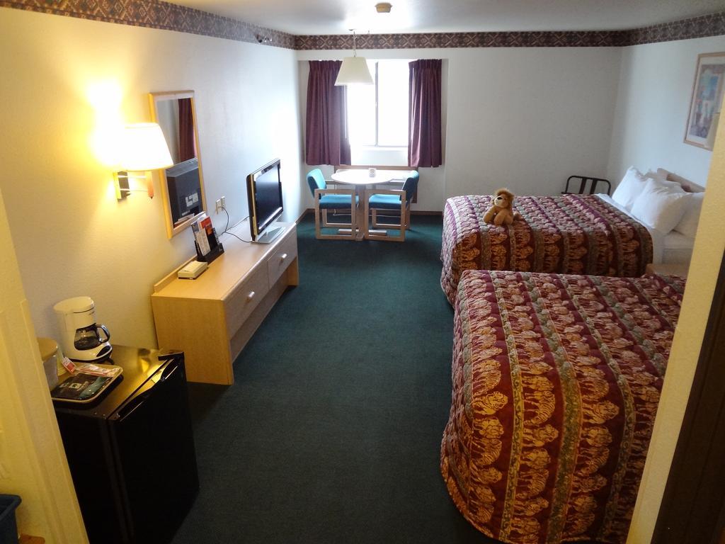 Kings Inn Cody Room photo
